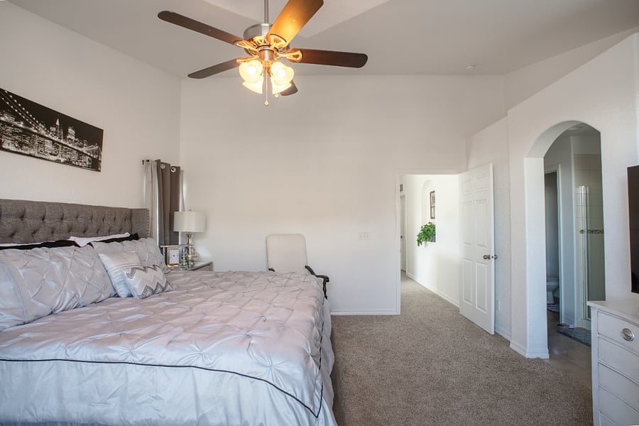 Oversized master bedroom, upstairs