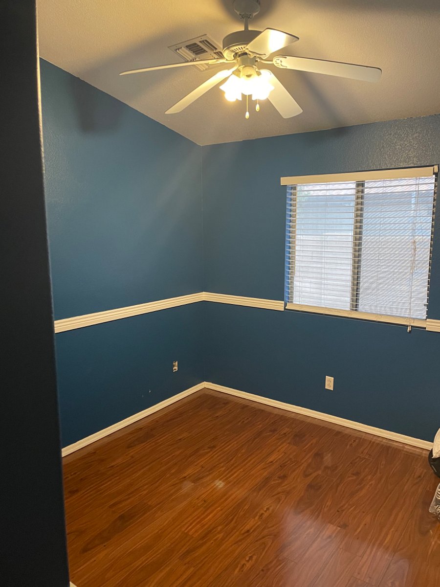 Bedroom 3 (Queen bed in room)