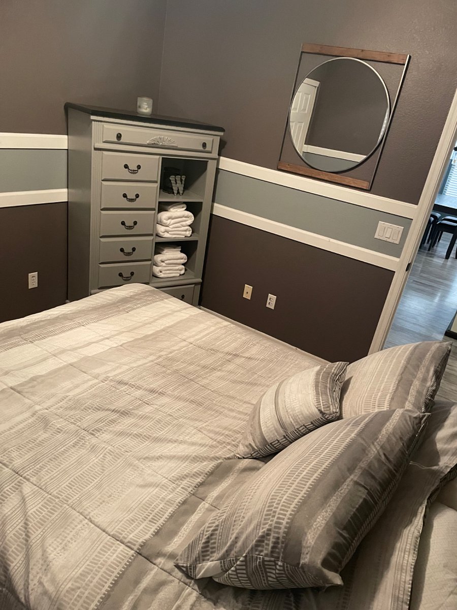Bedroom 2 w/ queen