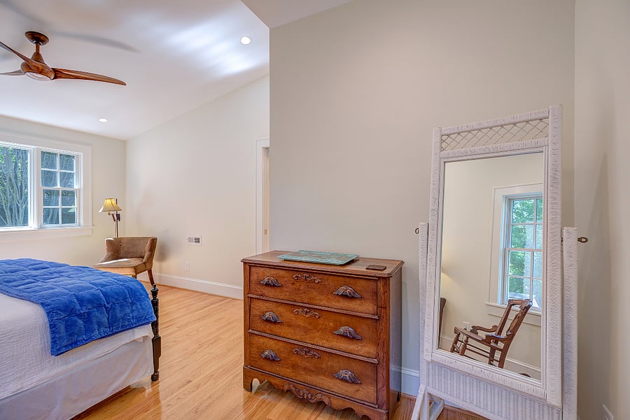 Upstairs King or Twin Bedroom
