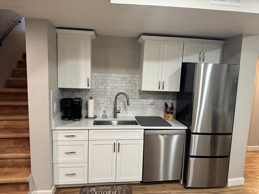 Keurig Coffee Maker, Sick, Bosch Dishwasher and Nice Regrigurator/Freezer