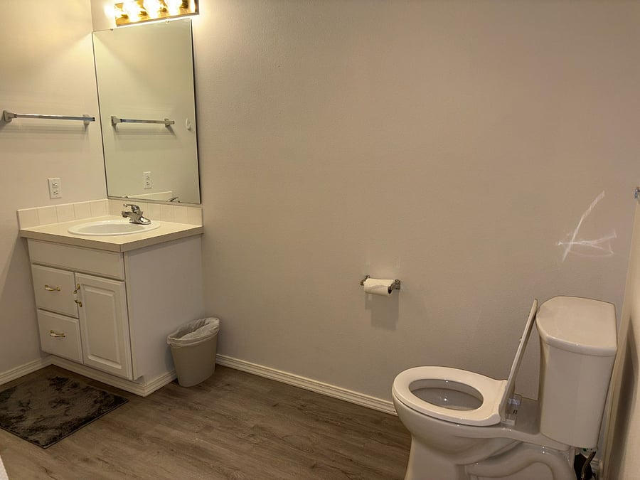 Private bathrm with tub for Bedrm 1
