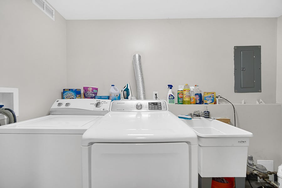 Furnished Finder property 818467_1 photo 17