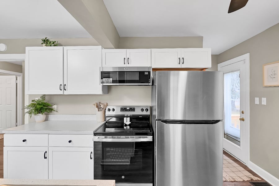 Full Kitchen.