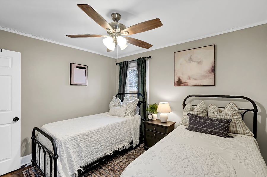 1st floor bedroom - 2 twin sized mattresses.