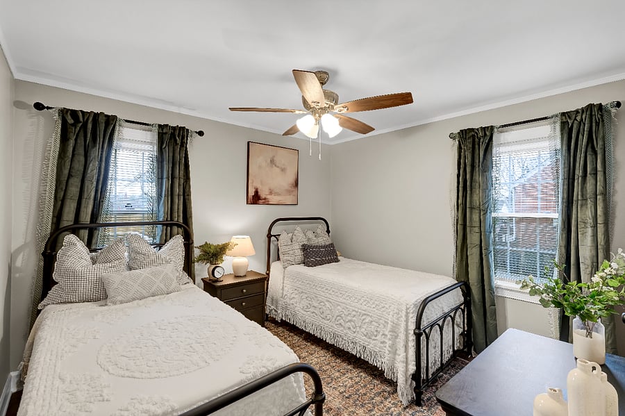 1st floor bedroom - 2 twin sized mattresses.
