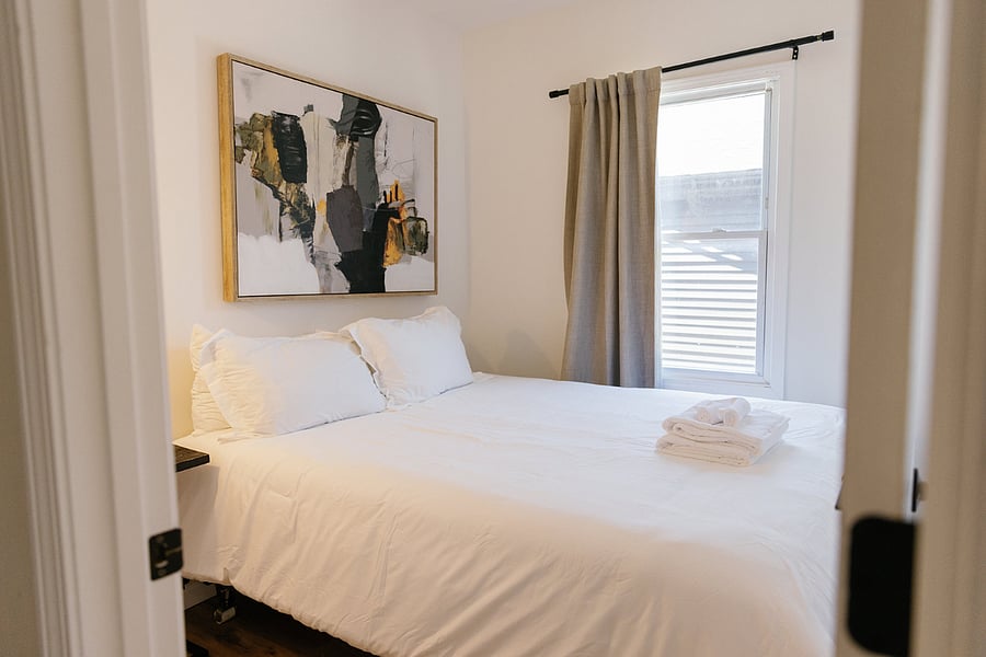 bedroom 2 - queen bed