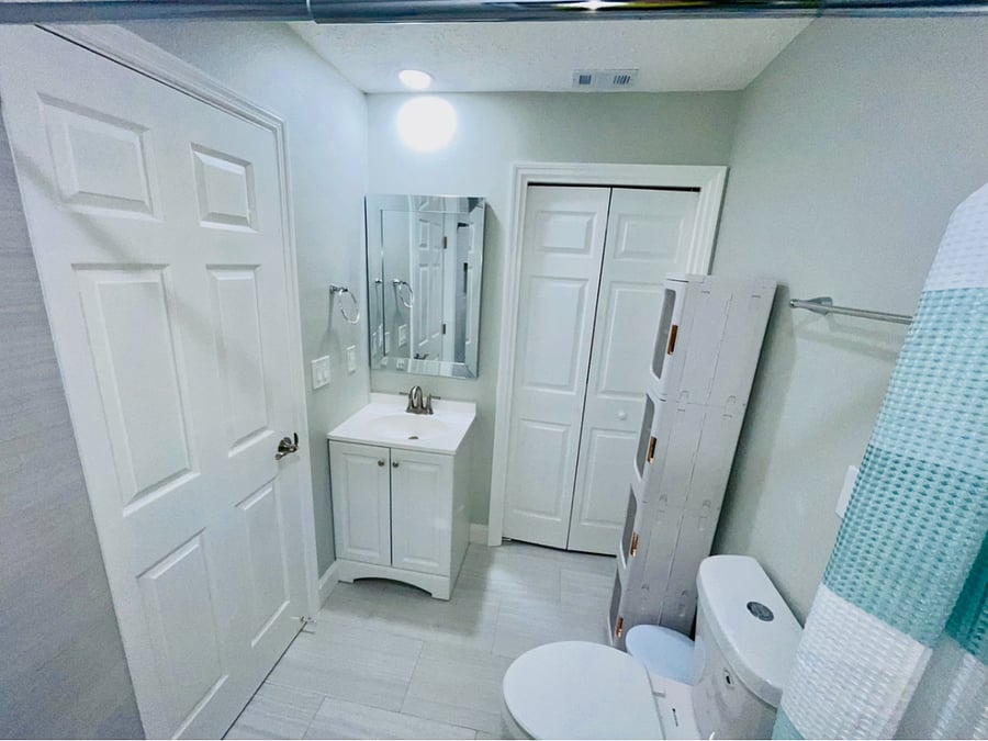Private bathroom with filtered shower water. No Rash chemicals on your hair or skin. 