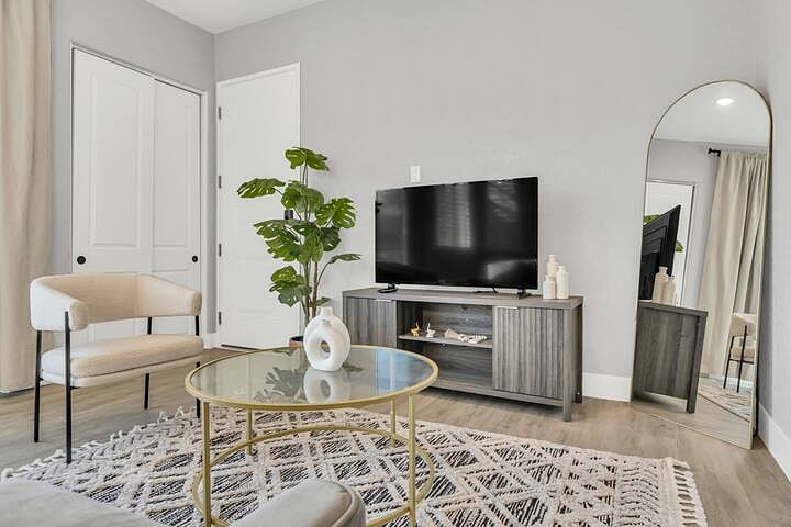 Furnished Finder property 818824_3 photo 7