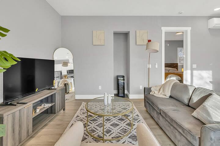Furnished Finder property 818824_3 photo 8