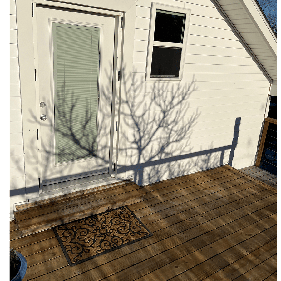 Deck/ door to apartment
