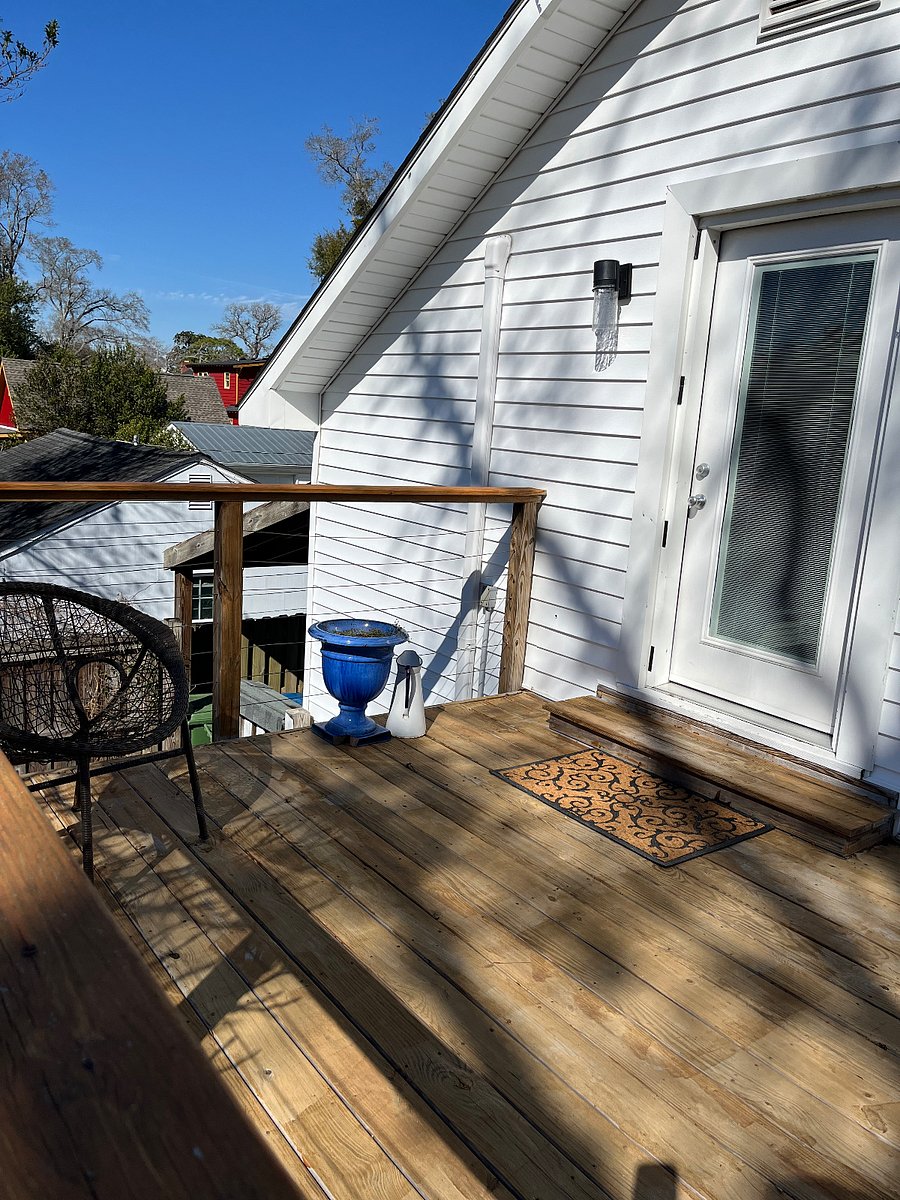 Deck/ Door to apartment