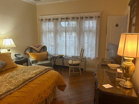 master bedroom Curtains closed
"Elaine"
blackout aluminum blinds are raised