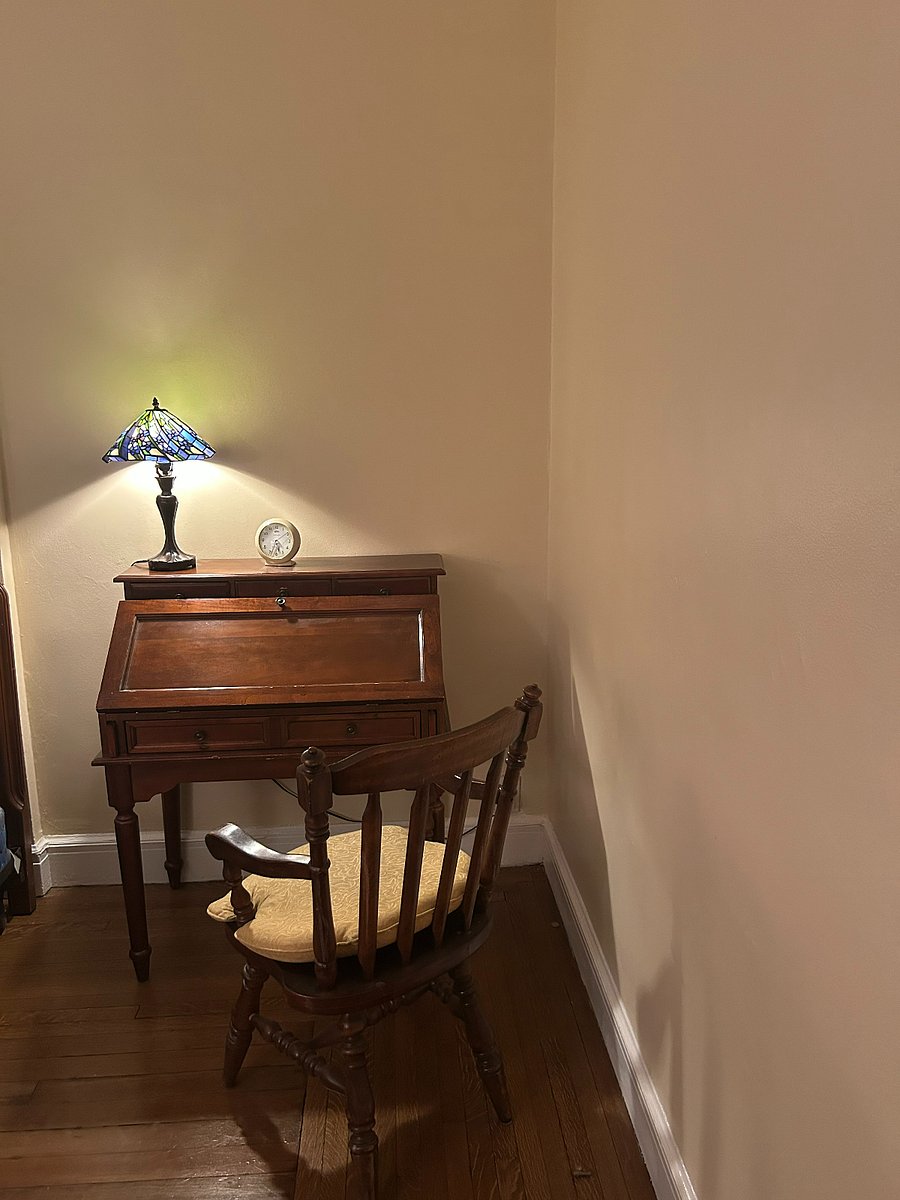 Guest room 1 second floor
The "Vivienne".
Secretary desk and chair on opposite side of full size bed.