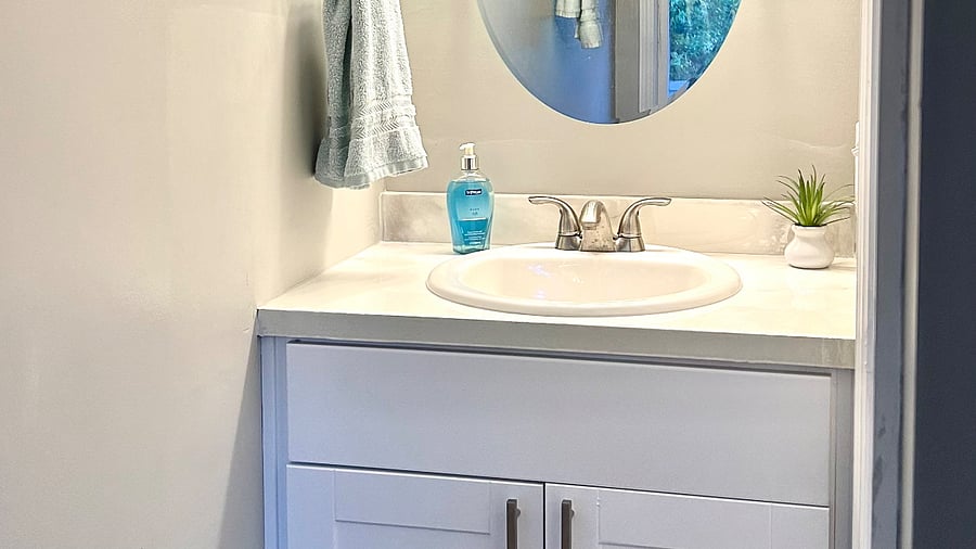Full Bathroom (Unit 1)