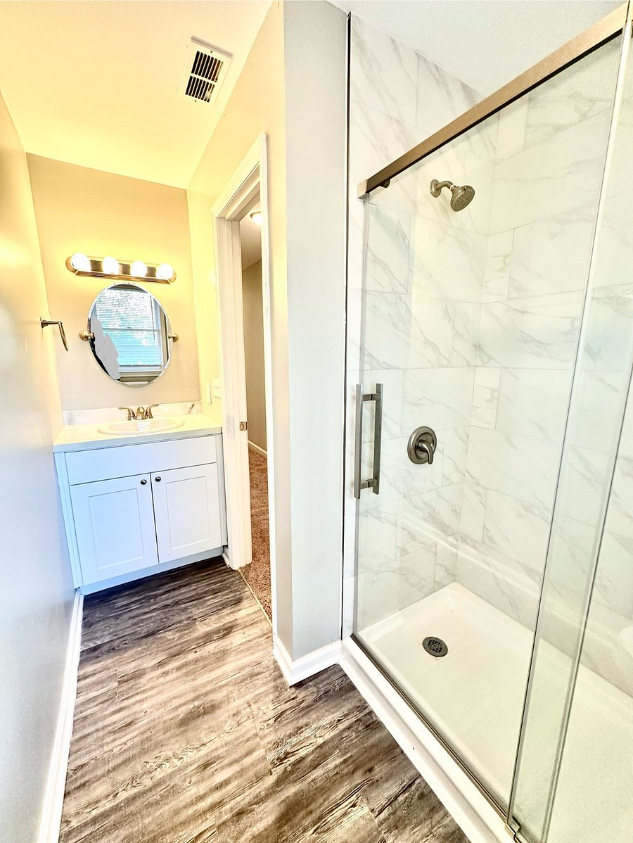 Full Bathroom (Unit 1)