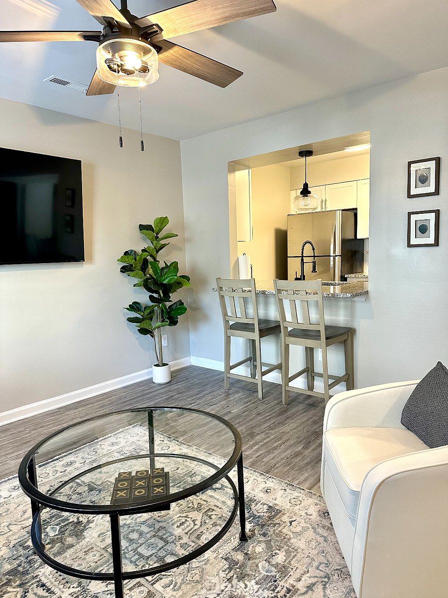 Kitchen Island
Unit 12