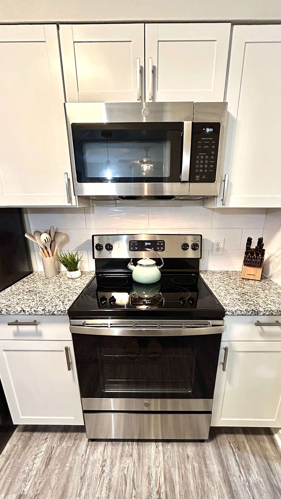 Fully Equipped Kitchen
Unit 12