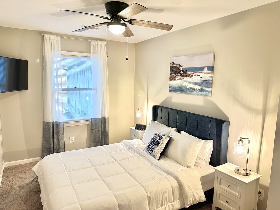Bedroom W Smart TV
Unit 12