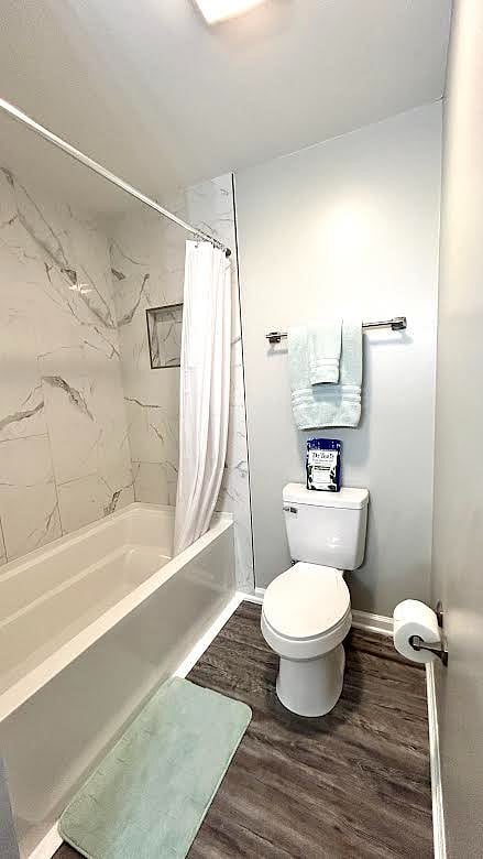 Full Bathroom (Unit 12)