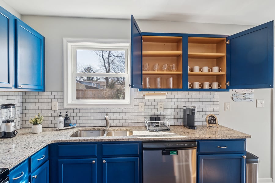 Brew your perfect cup of coffee, with everything you need right at your fingertips in this fully equipped kitchen. Start your day the way you like it!