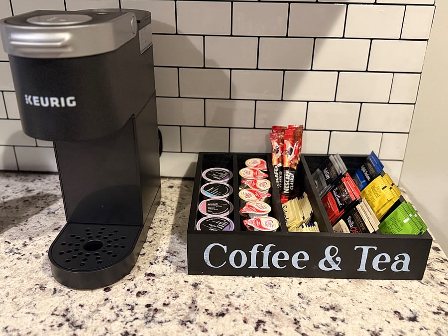 Start your day right with our fully equipped coffee station! Enjoy a selection of coffee, tea, and all the essentials, including a coffee maker and mugs. Perfect for a quick pick-me-up before heading to your next adventure or day of relaxation.