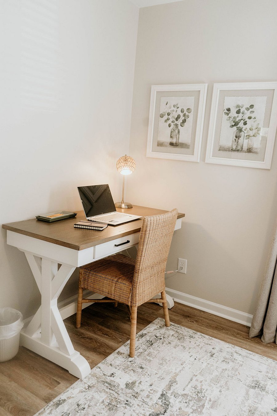 Stay productive with a dedicated workstation with a spacious desk and WiFiperfect for remote work or studying.