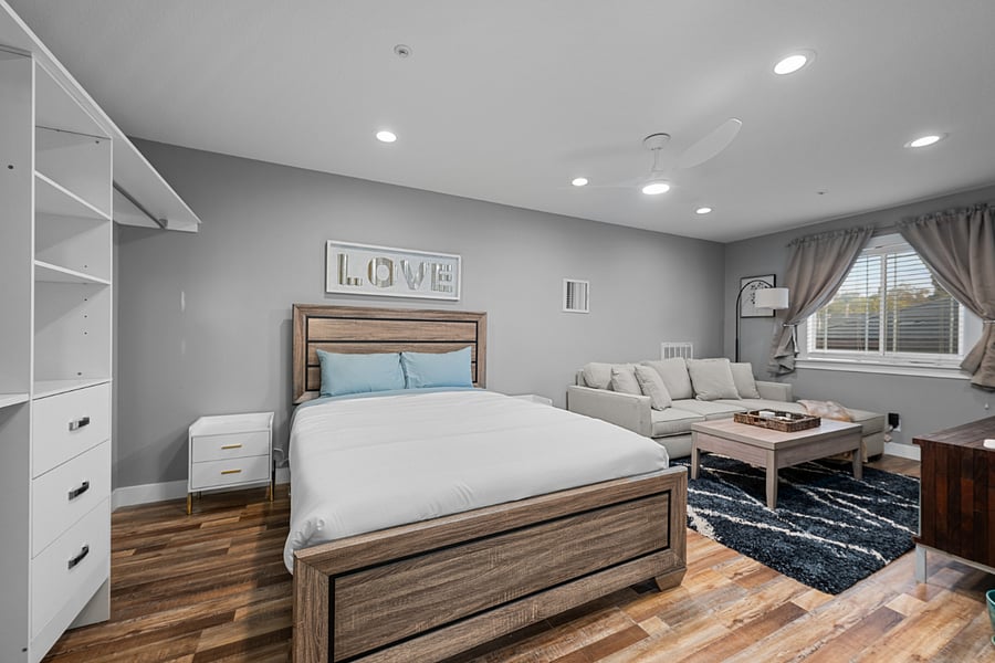 3rd bedroom, queen bed