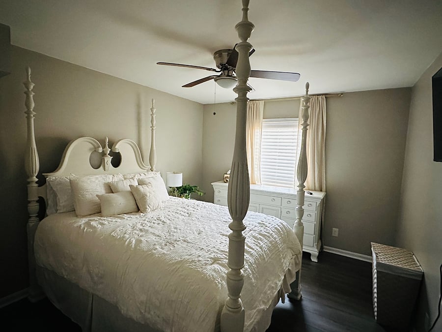 Bedroom #1 (Queen Bed)