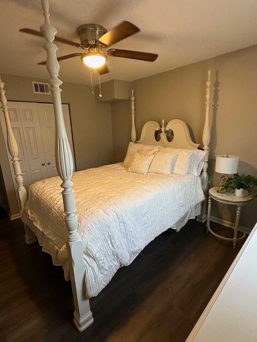 Bedroom #1 (Queen Bed)