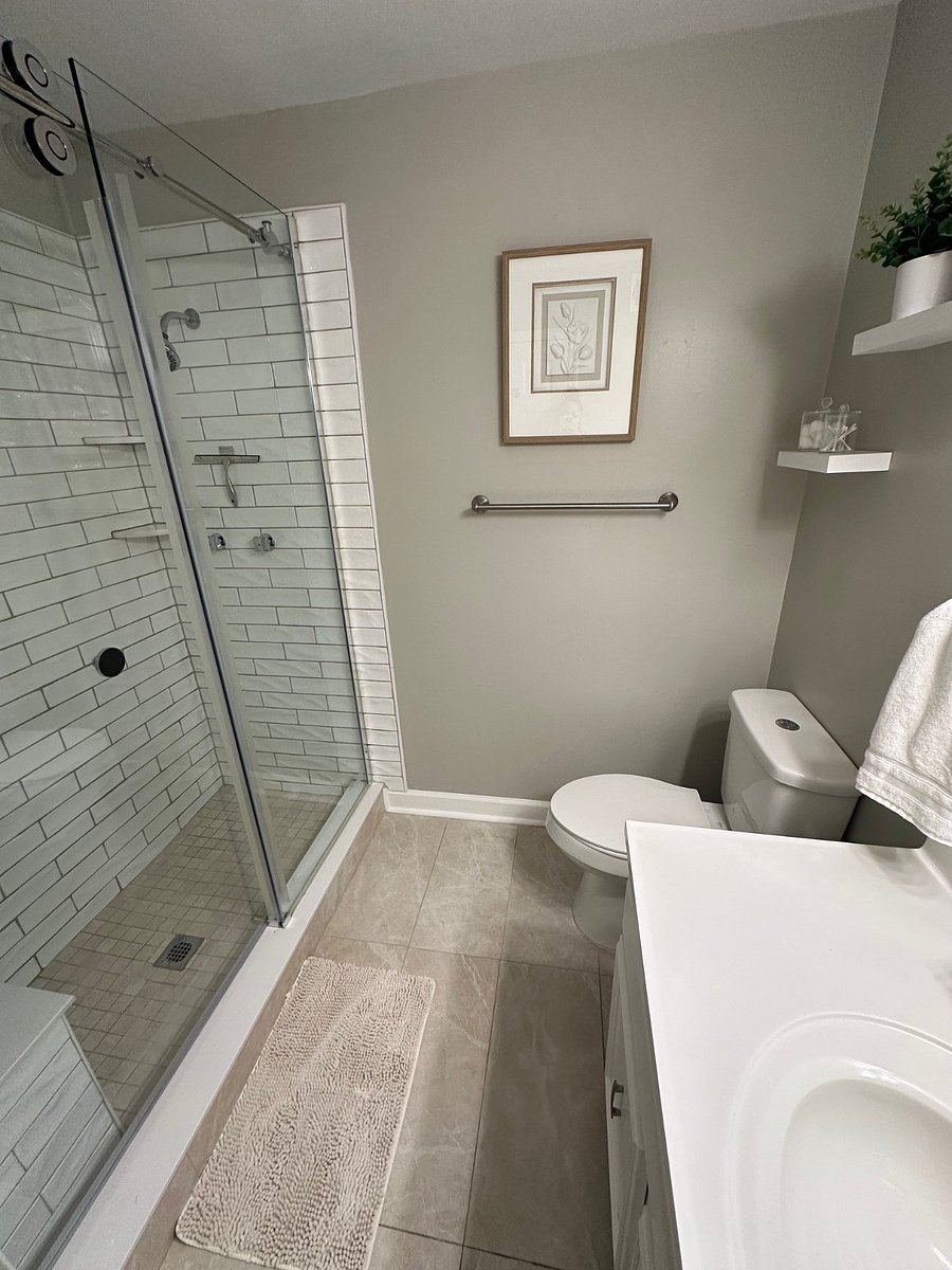 Private Bathroom Suite for Bedroom #2