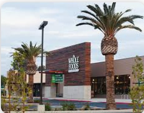 Nearby Whole Foods, Peets, Chipotle, Chic Fil Let, 5 Guys, Bagels, Manley Donuts
