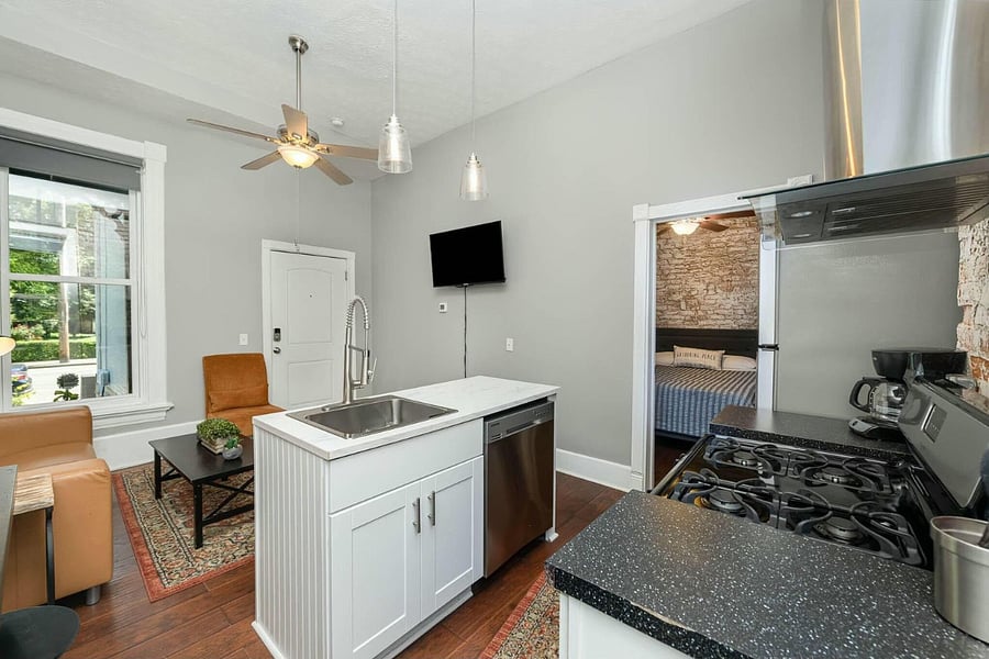Furnished Finder property 820317_4 photo 6