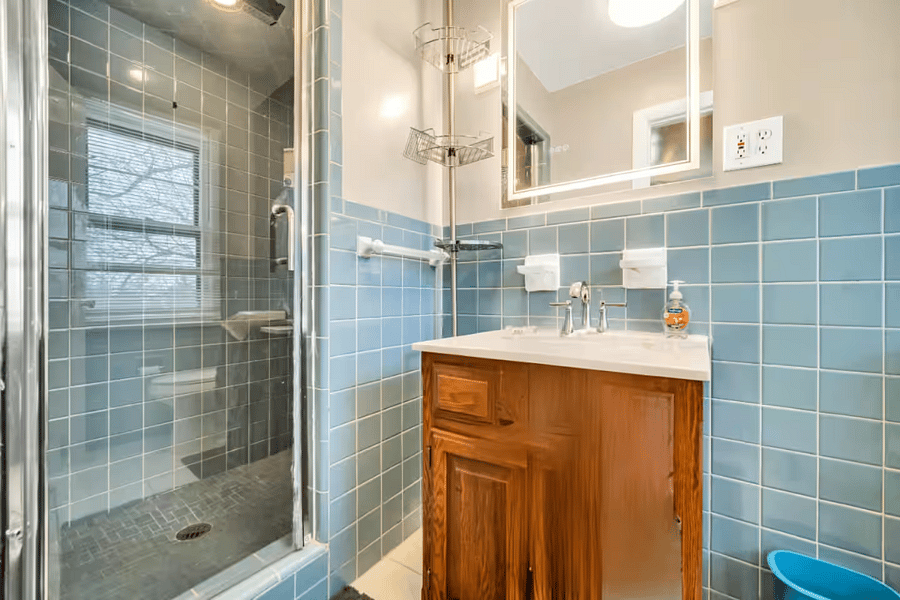 En-suite bathroom