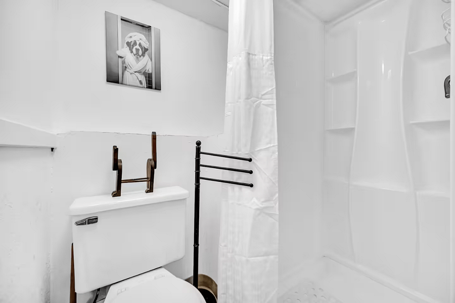 Full bathroom #2