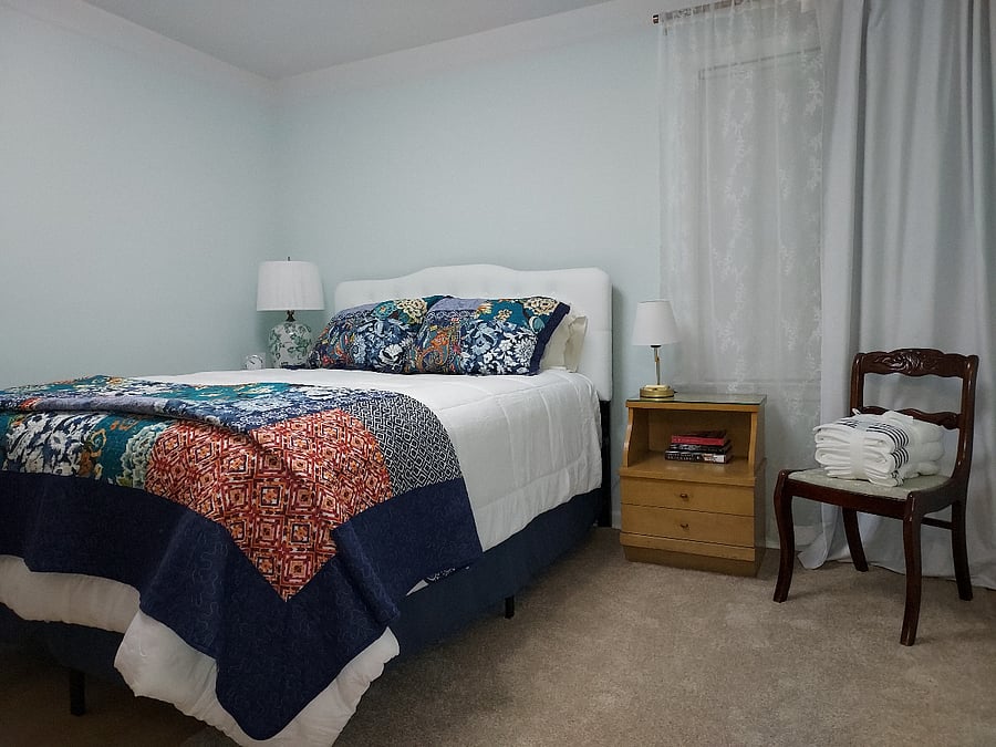 Front Bedroom, queen size bed