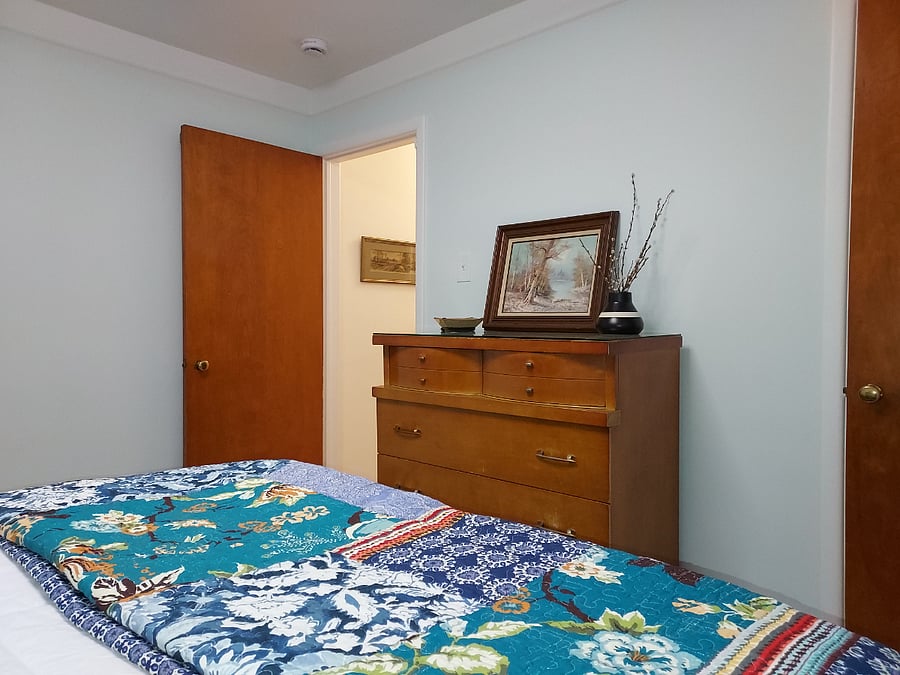 Front Bedroom, queen size bed