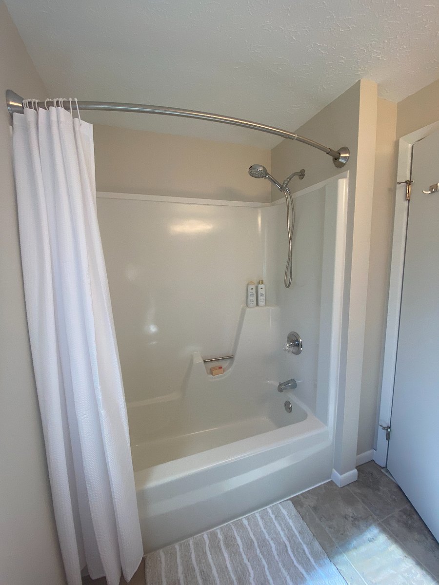 Bathroom Tub/Shower