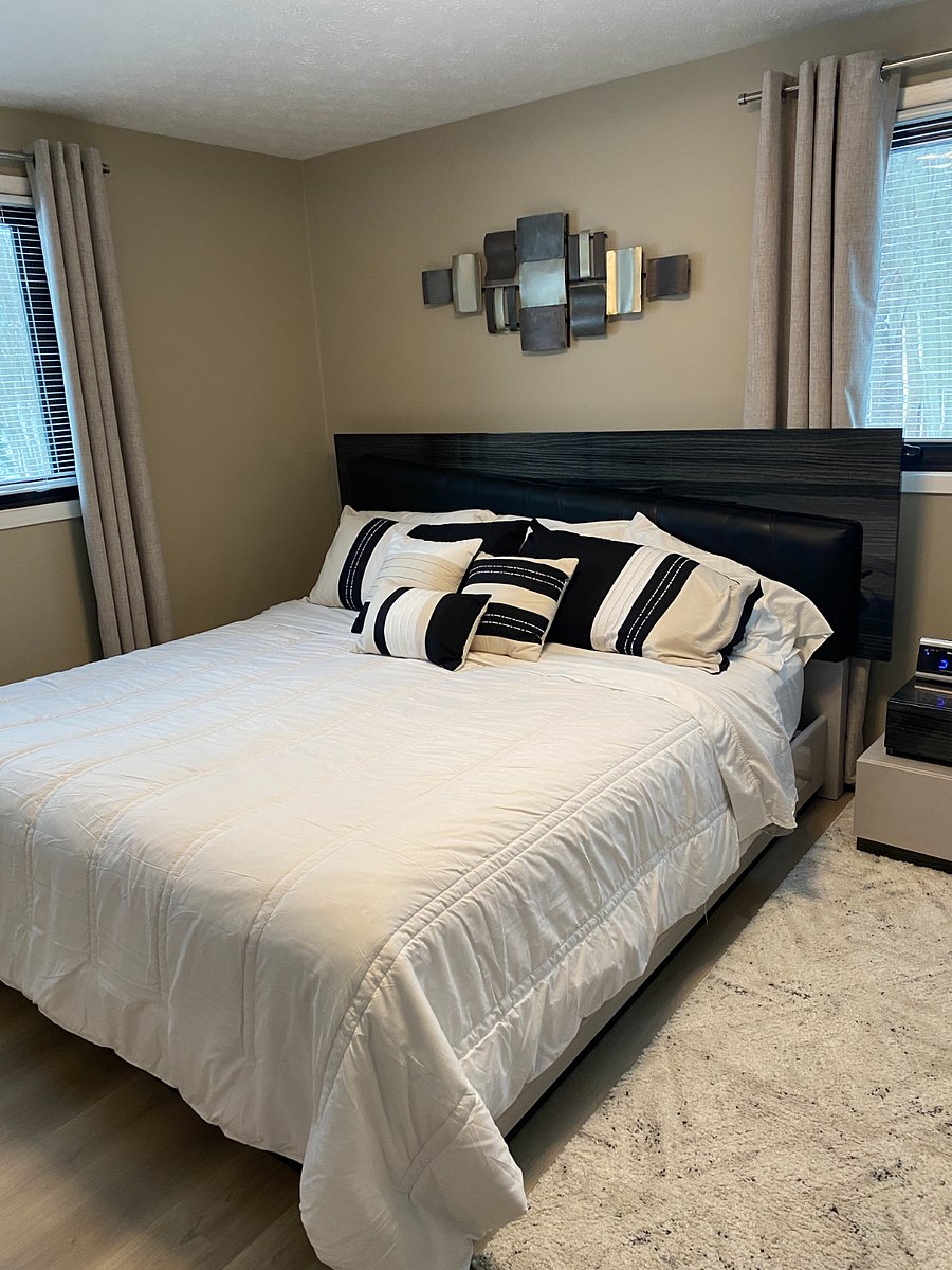 Primary Bedroom - King Bed