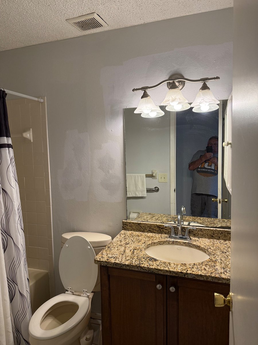 Second Bathroom with tub