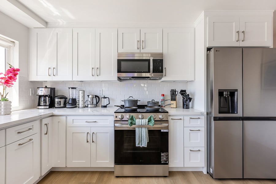 Full kitchen