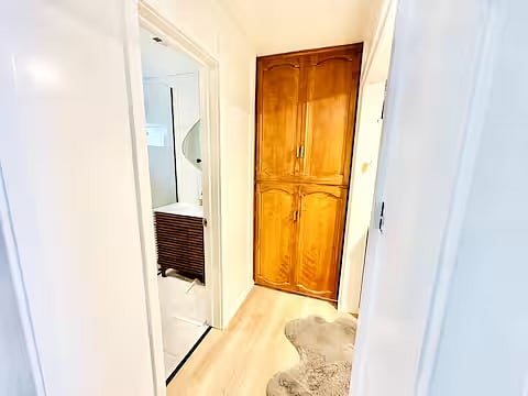 Main Bedroom/ walk in closet 