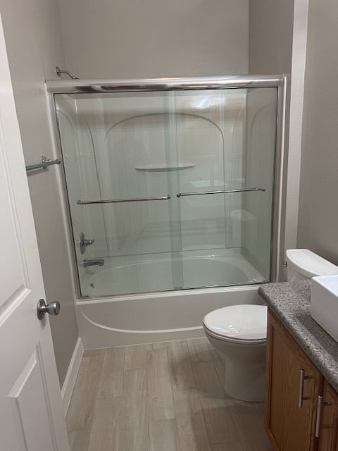 Guest bath with shower/tub