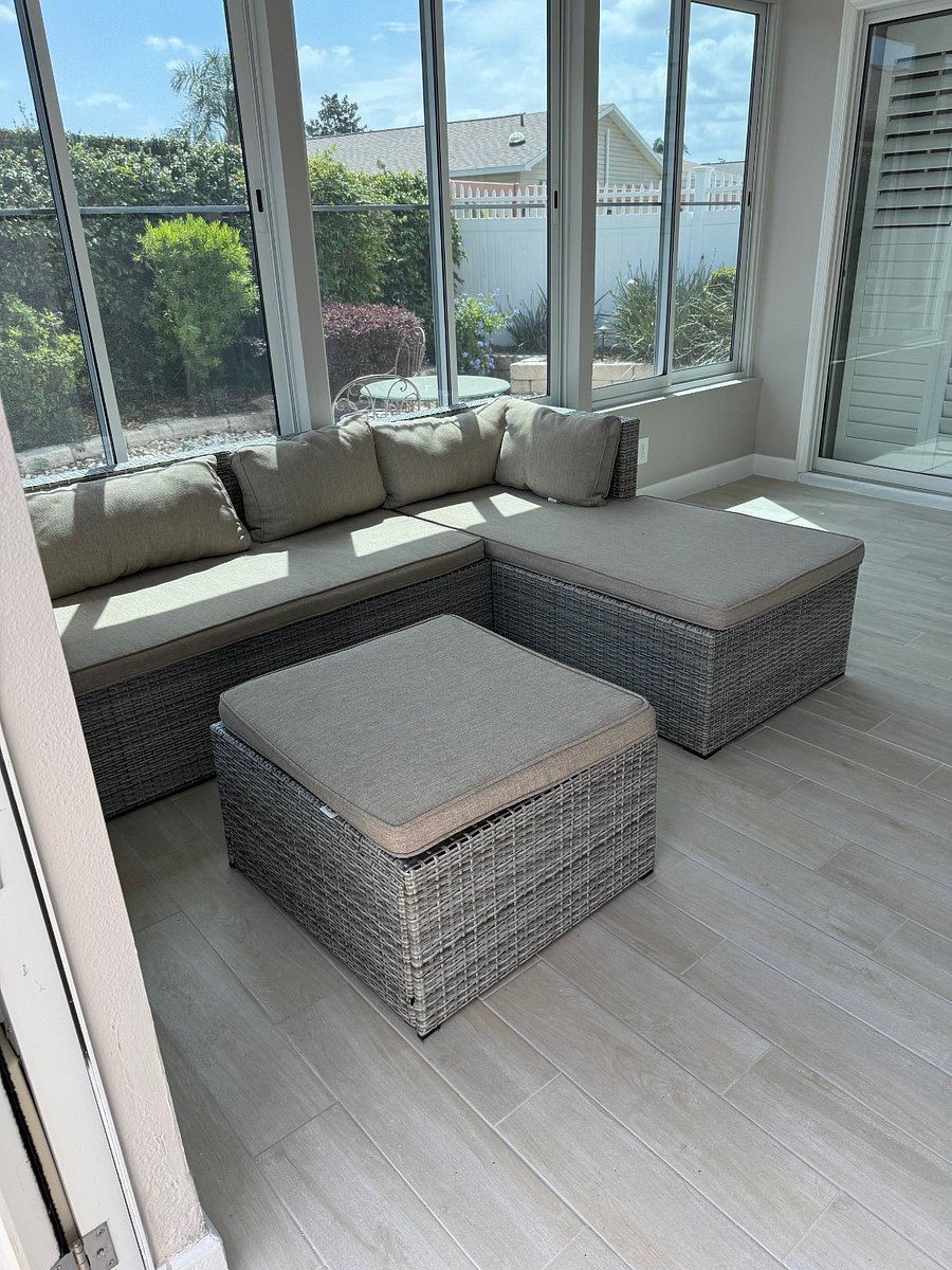 Spacious enclosed patio w TV