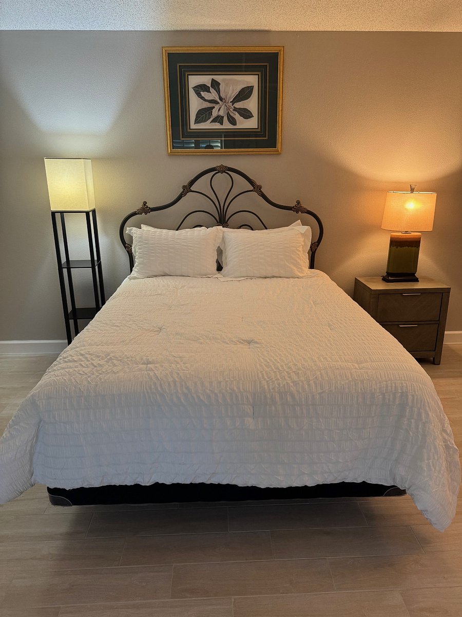 Master bedroom/Queen