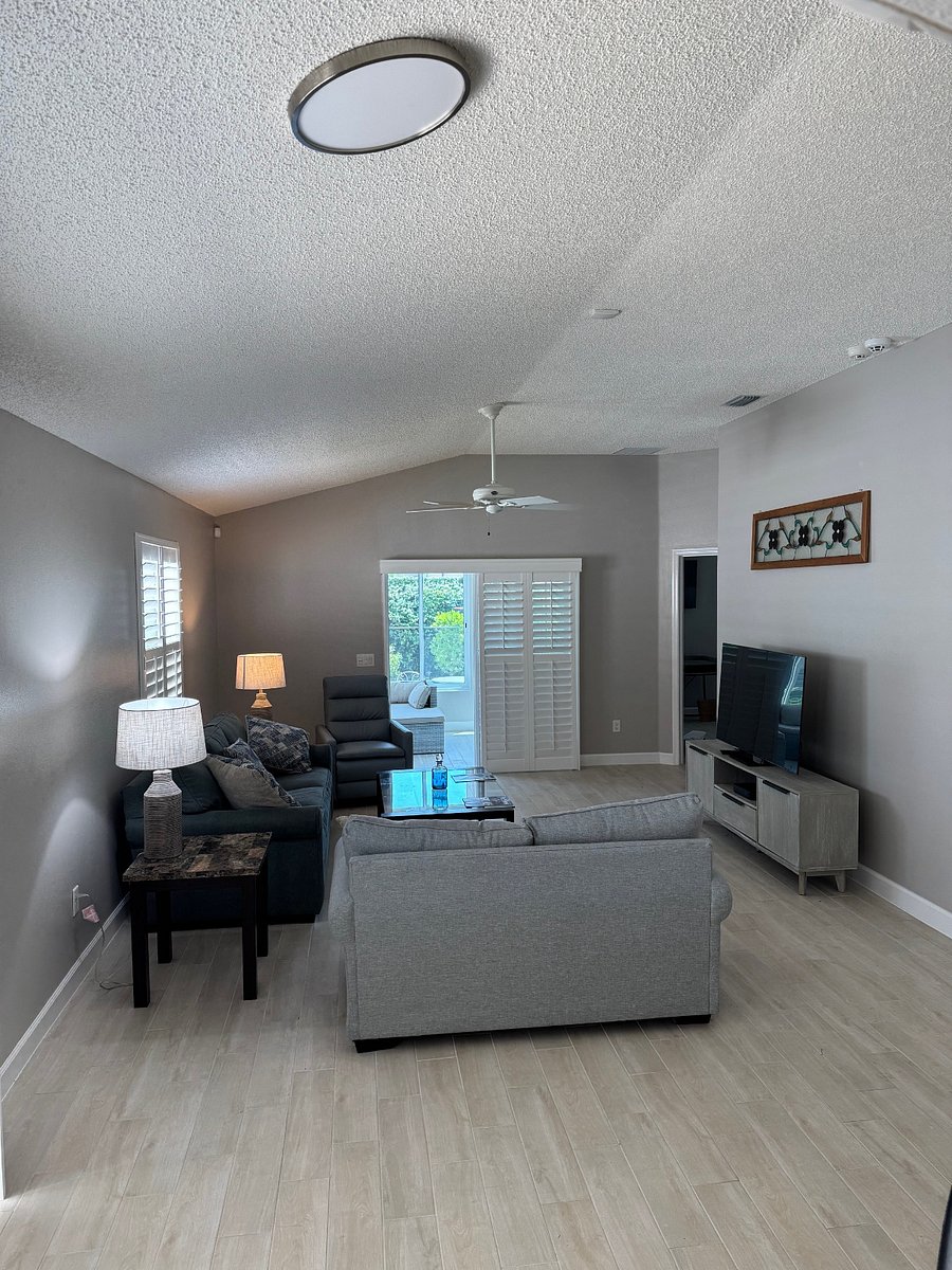 Large living room area with TV, high speed WIFI provided.