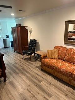 Furnished Finder property 821005_1 photo 3