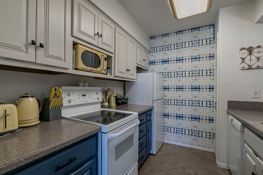 Fully stocked kitchen! Everything you need to cook a meal or enjoy take-out in style.
