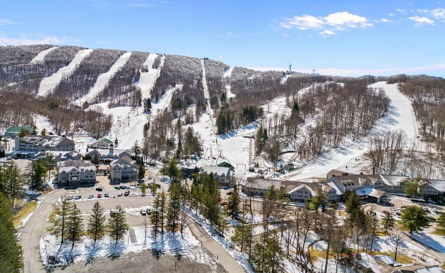 Nestled right in the heart of Jiminy Peak Resort, our location gives you front-row access to lifts, trails, and all the aprs-ski vibes.
