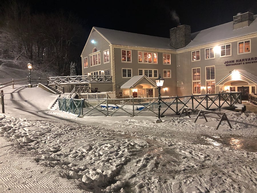 After a day on the slopes, head straight to John Harvards. Just upstairs, no driving, no cooking, just comfort, delicious food, and crackling warmth.